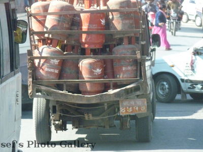 Transport 2
06.11.2012
nicht besonders vertrauensvoll
Schlüsselwörter: Nepal Pokhara