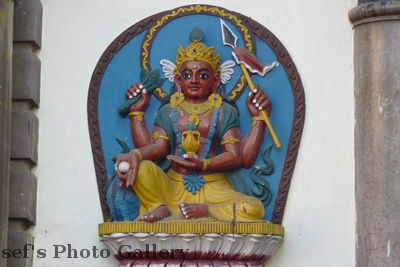 Pashupatinath 1
08.11.2012
Götterfiguren über dem hinduistischen Tempel
Schlüsselwörter: Nepal Kathmandu