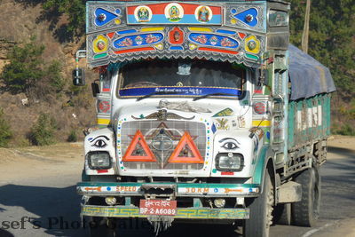 LKW 3
10.11.2012
... oft aus Indien
Schlüsselwörter: Bhutan