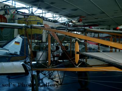 Oldtimer
Nachbau eines der ersten französichen Motorflugzeuge
Schlüsselwörter: Technikmuseum Merseburg
