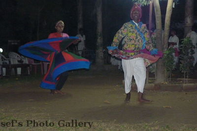 Hotel 
05.11.2012
Tanzvorführungen am Abend
Schlüsselwörter: Nepal Chitwan
