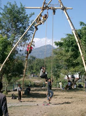 Schaukel
07.11.2012
Solche Schaukeln haben auch religiöse Bedeutung
Schlüsselwörter: Nepal Pokhara