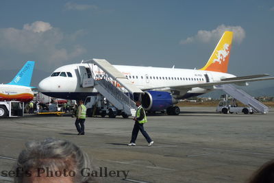 Flughafen 3
09.11.2012
Der A319 Der Drukair ist bereit
Schlüsselwörter: Bhutan Paro