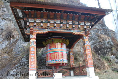 Gebetsmühle
09.11.2012
Große Gebetsmühle am Straßenrand
Schlüsselwörter: Bhutan Timphu