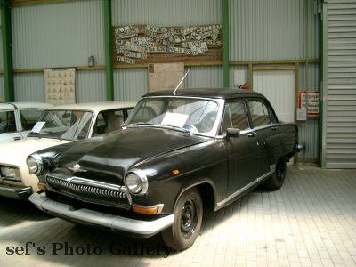 Tnder Autohalle
Ein Auto aus sovjetischer Produktion
Schlüsselwörter: Technikmuseum Merseburg