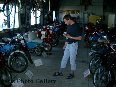 In der Moped-Halle
jede Menge Mopeds aus sozialistischer Produktion
Schlüsselwörter: Technikmuseum Merseburg