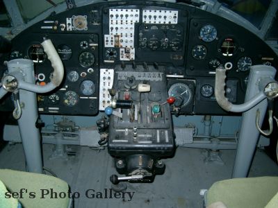 Cockpit
Innenansichten einer AN-2
Schlüsselwörter: Technikmuseum Merseburg